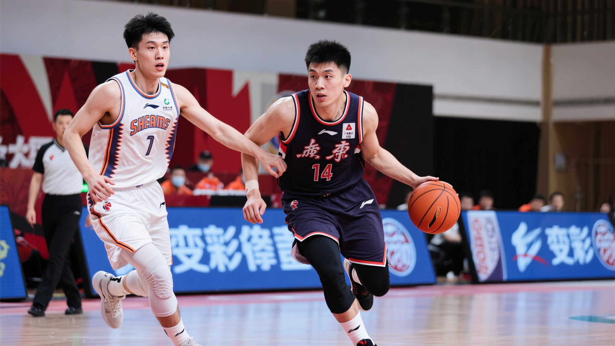 尤为值得一提的是，上交核心球员顿家威状态火热。他不